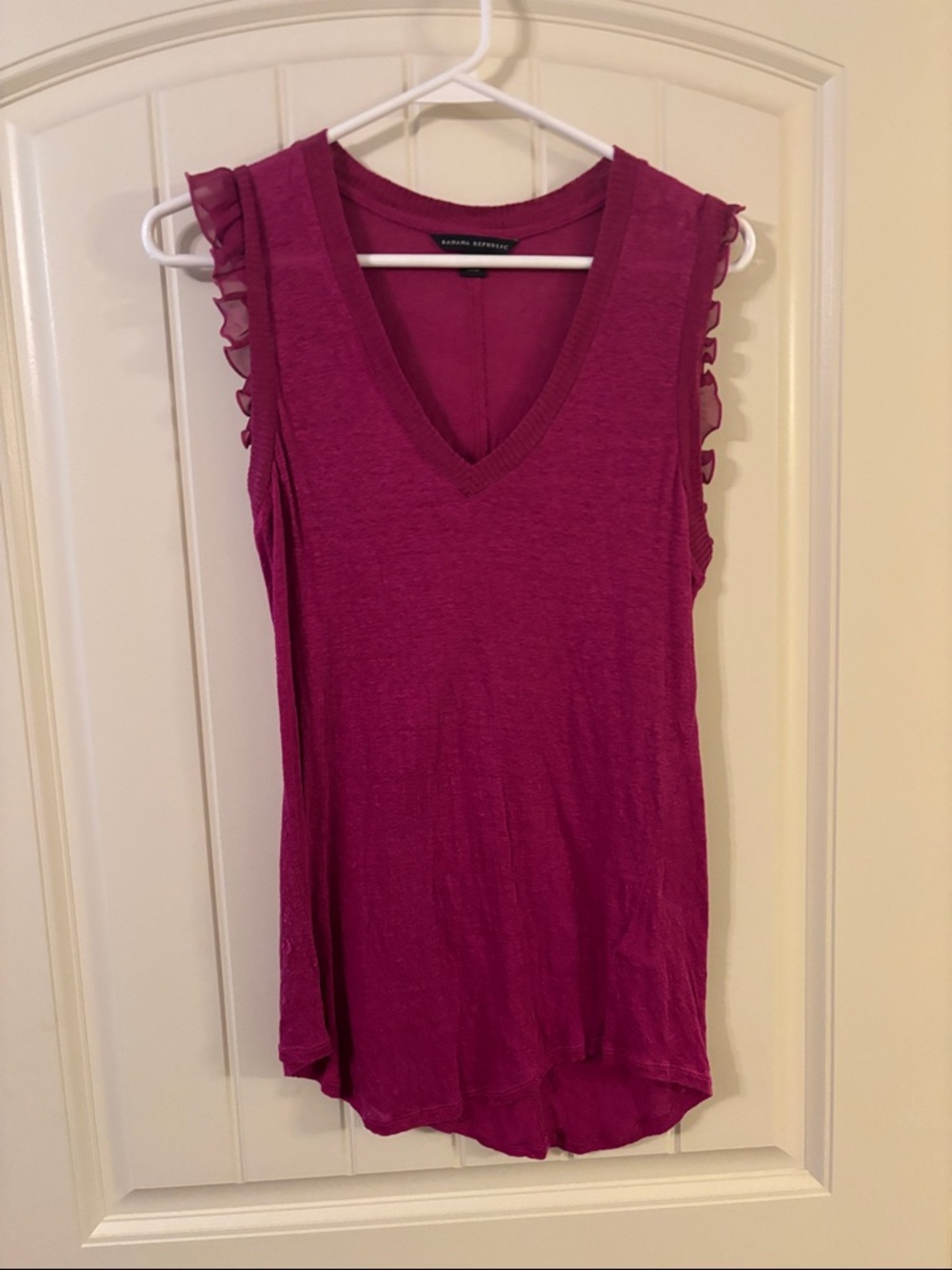 Banana Republic Ruffle Sleeve V-Neck Tank in Magenta
